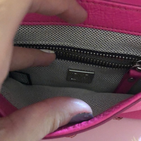 Hot pink purse - Picture 4 of 4